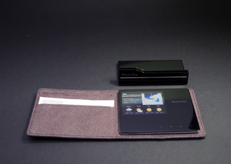 Illustration for article titled EmTrace's PS100 Photoskin Frames Fit In Your Wallet